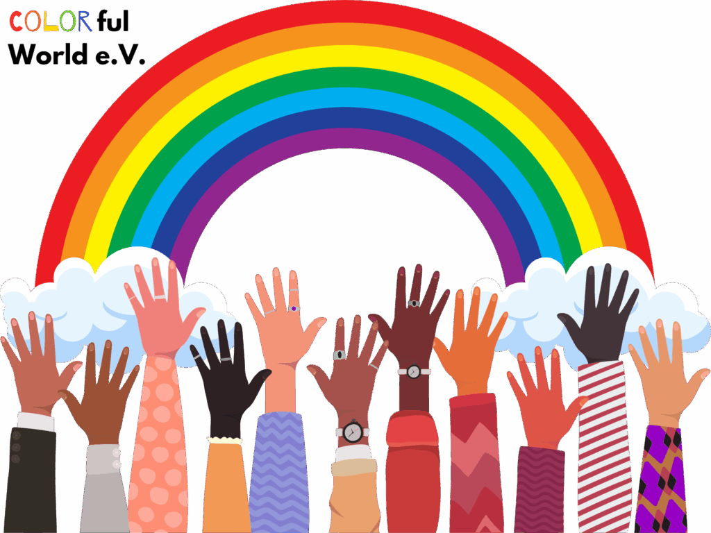 Zahlreiche erhobene Hände in verschiedenen Hauttönen und bunten Ärmeln strecken sich unter einem Regenbogen aus Wolken hervor. Oben links steht das Wort „COLOR“ in Regenbogenfarben. Das Bild symbolisiert Vielfalt, Gemeinschaft und Inklusion.